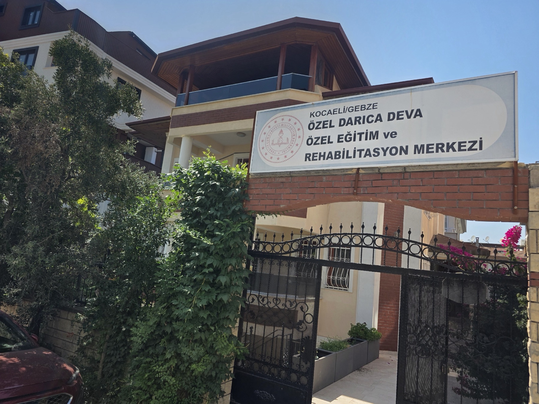 Özel Darıca Deva Özel Eğitim ve Rehabilitasyon Merkezi girişi
